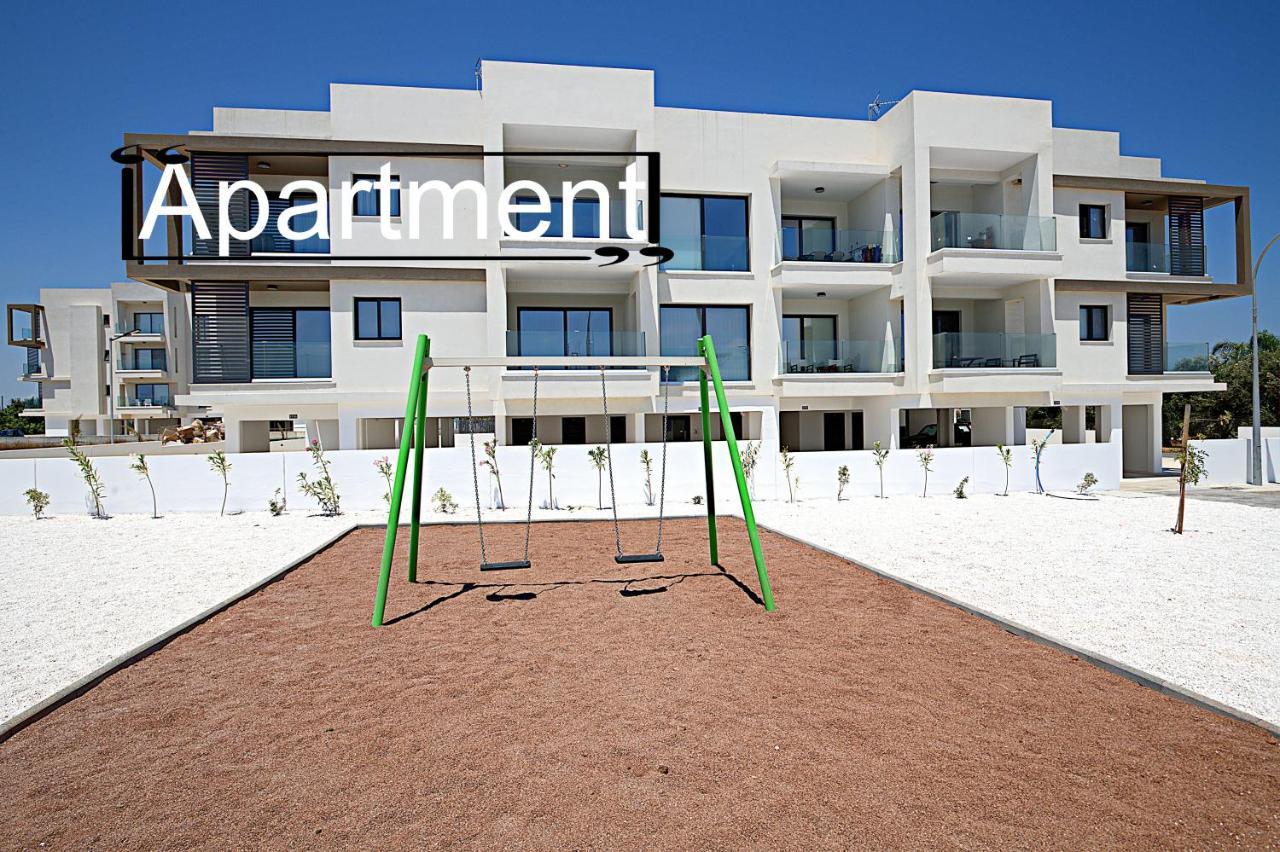 Golden Tree Apartment Paralimni Bagian luar foto