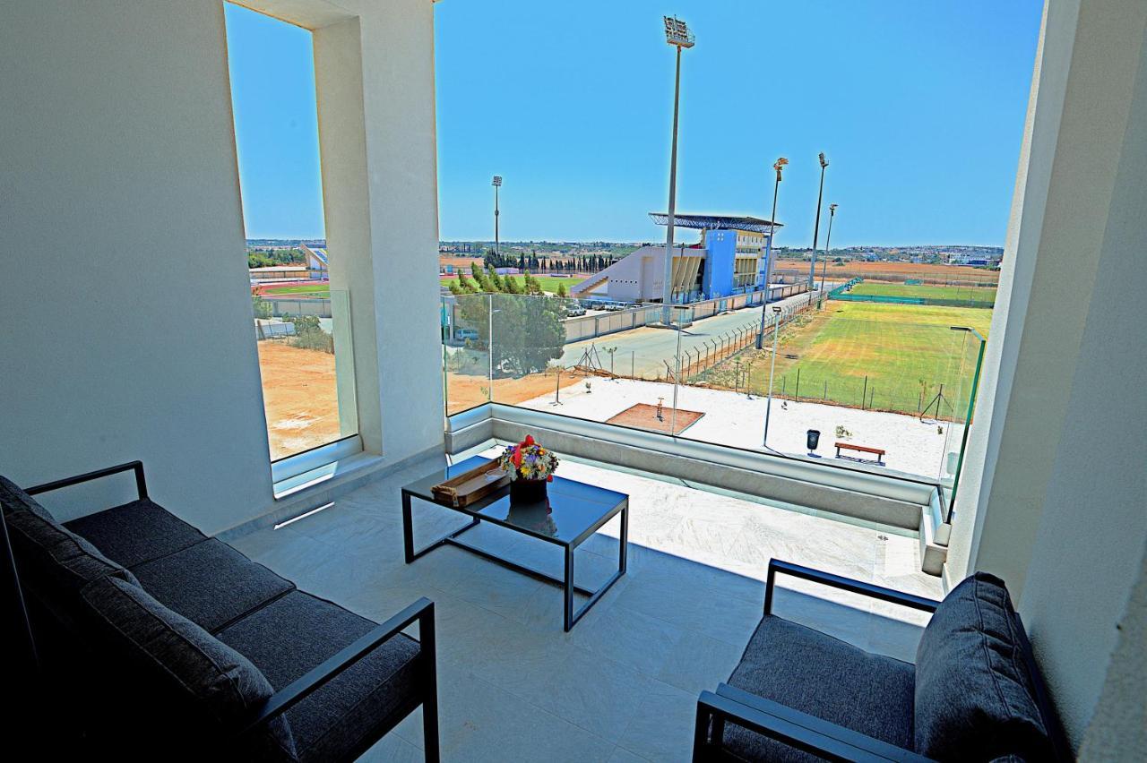 Golden Tree Apartment Paralimni Bagian luar foto