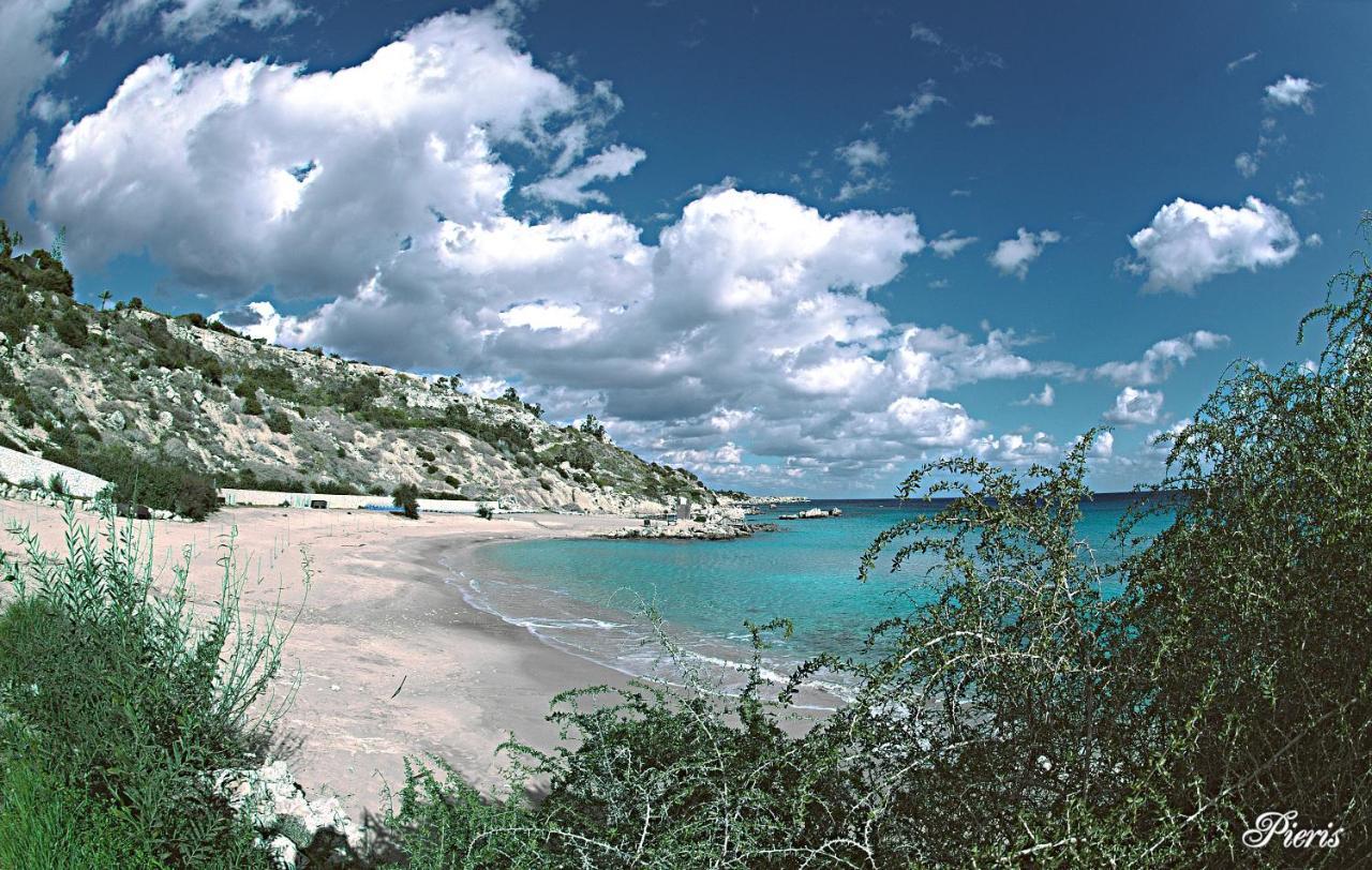 Golden Tree Apartment Paralimni Bagian luar foto