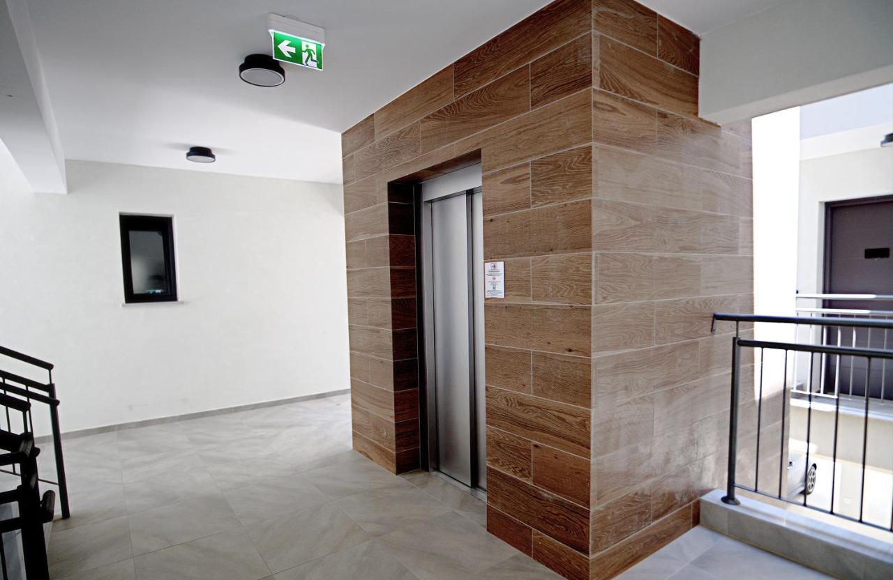 Golden Tree Apartment Paralimni Bagian luar foto