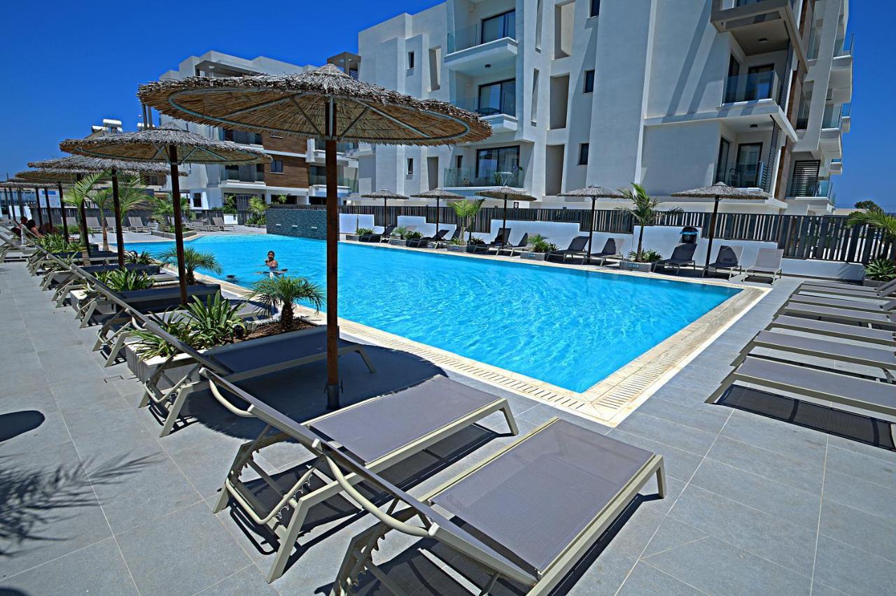 Golden Tree Apartment Paralimni Bagian luar foto