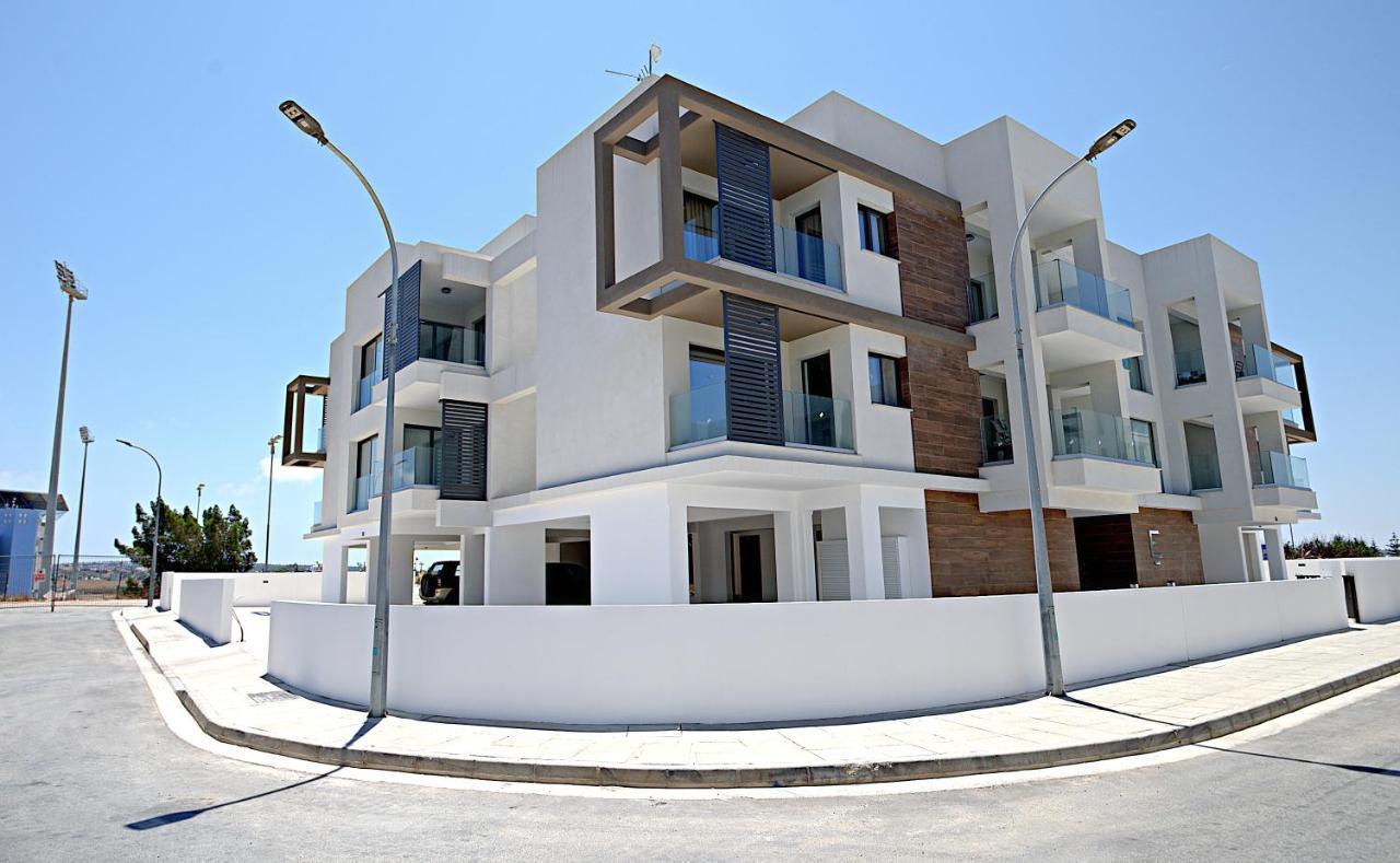 Golden Tree Apartment Paralimni Bagian luar foto