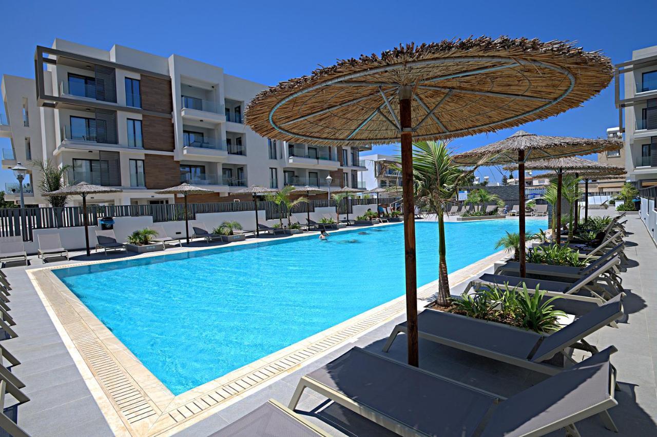 Golden Tree Apartment Paralimni Bagian luar foto