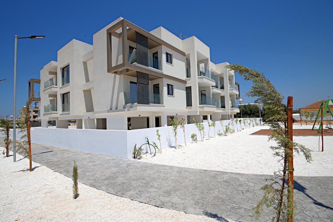 Golden Tree Apartment Paralimni Bagian luar foto