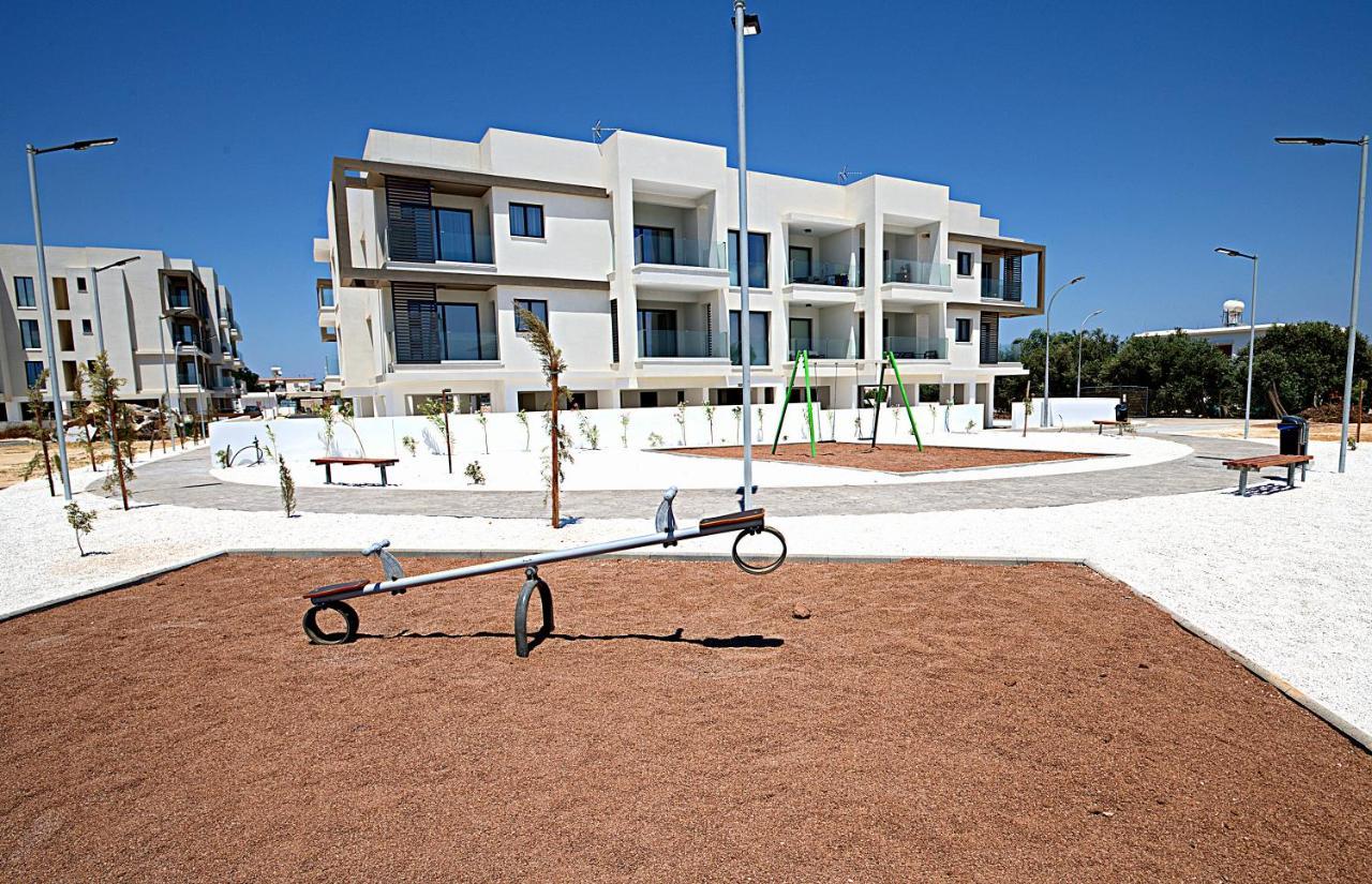 Golden Tree Apartment Paralimni Bagian luar foto