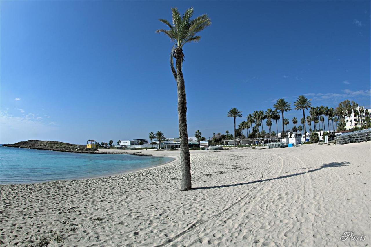 Golden Tree Apartment Paralimni Bagian luar foto