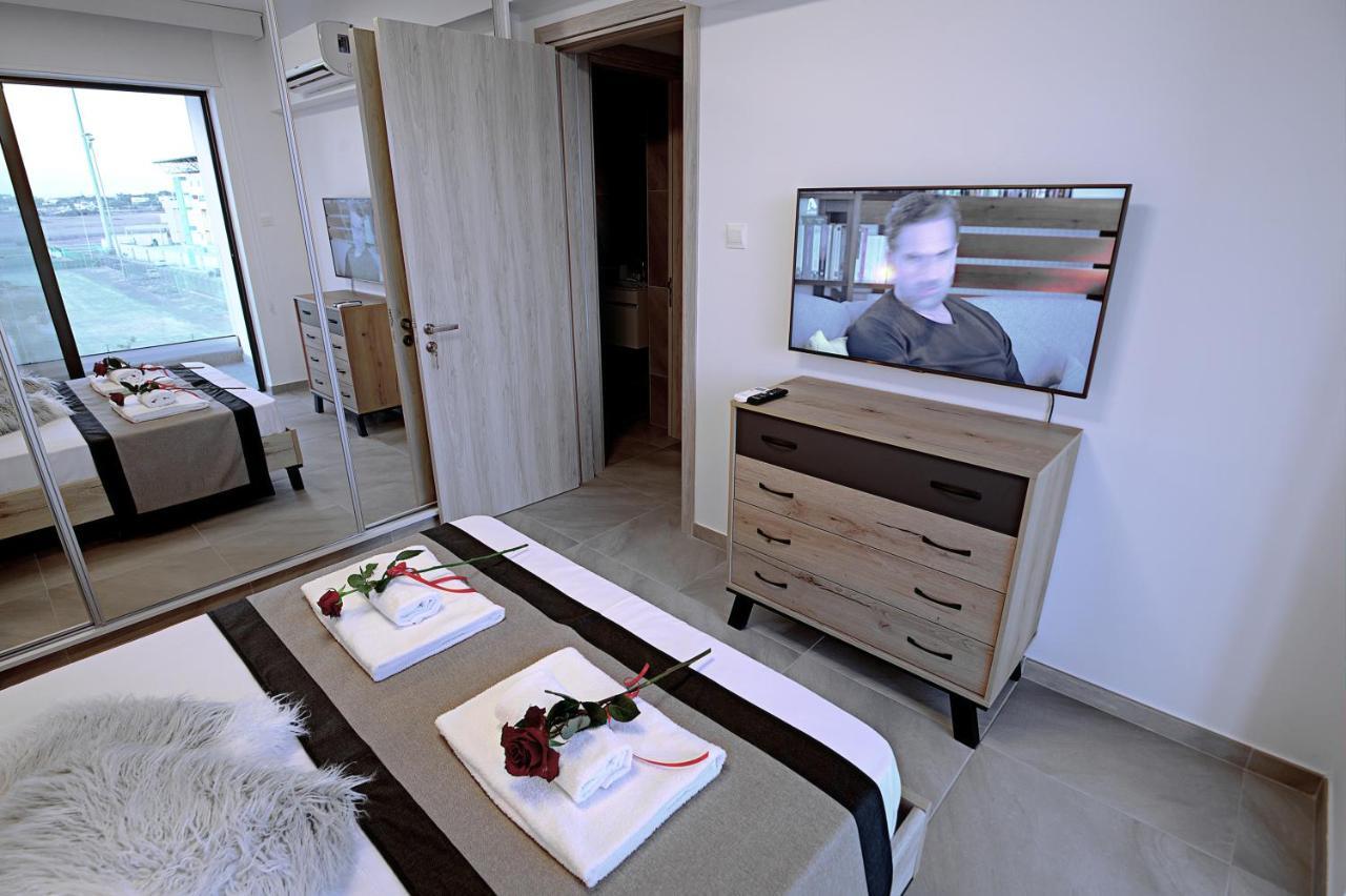 Golden Tree Apartment Paralimni Bagian luar foto