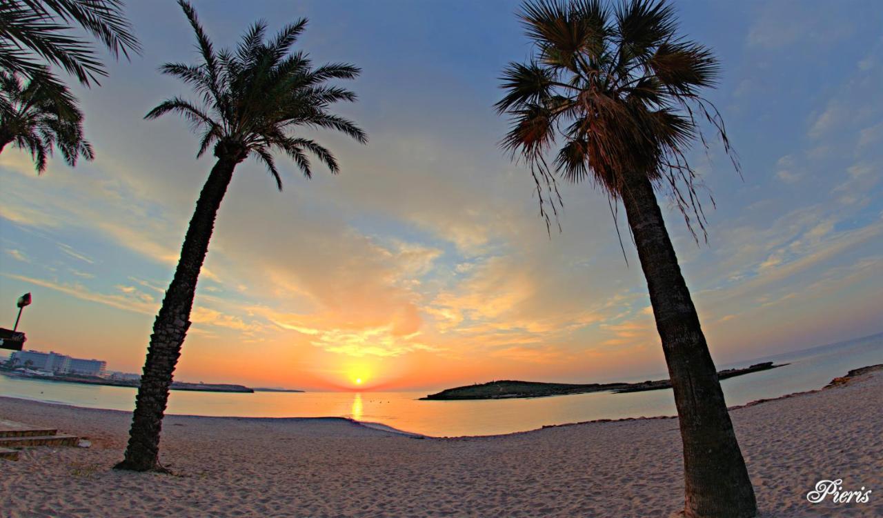 Golden Tree Apartment Paralimni Bagian luar foto
