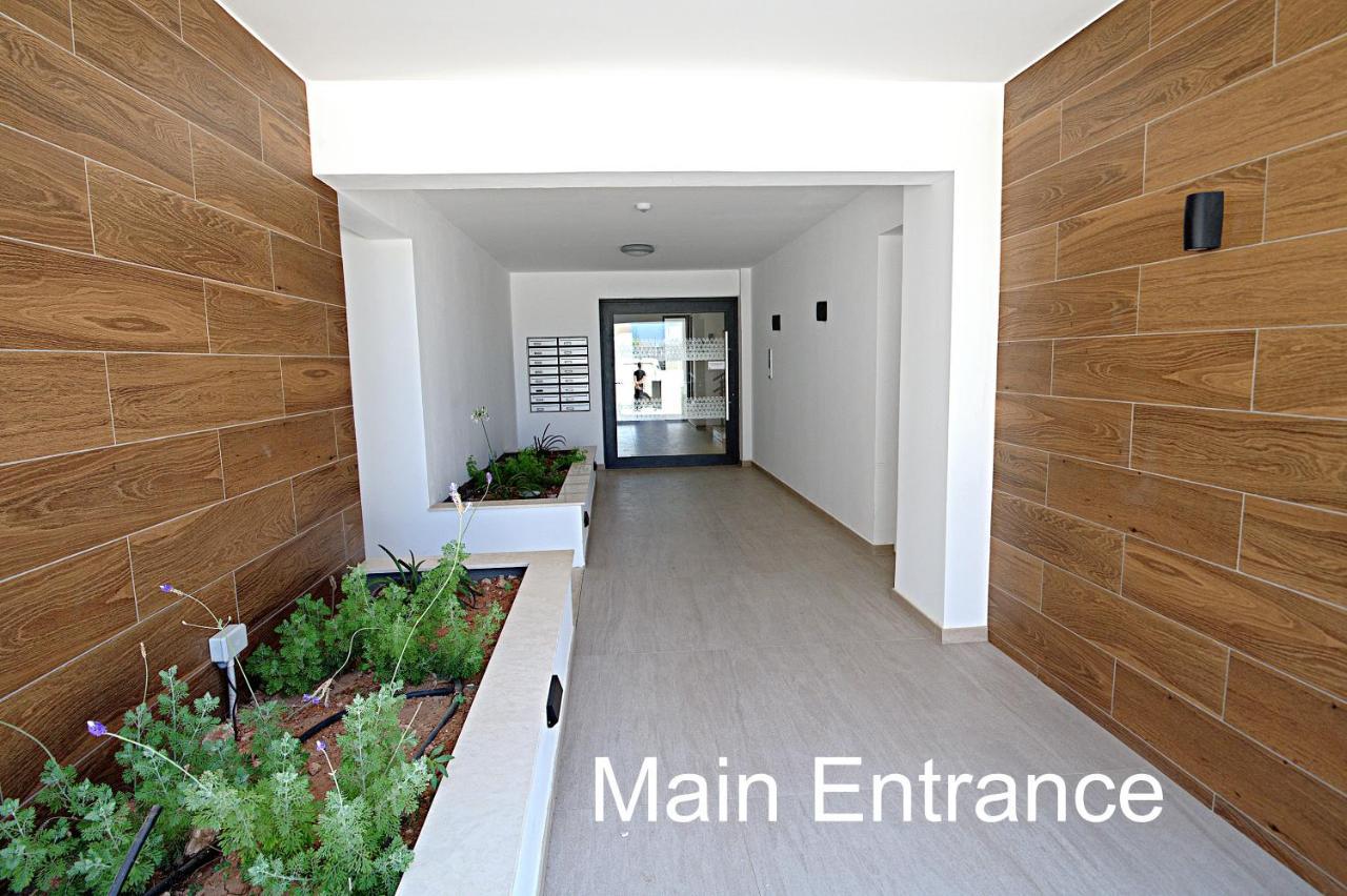 Golden Tree Apartment Paralimni Bagian luar foto