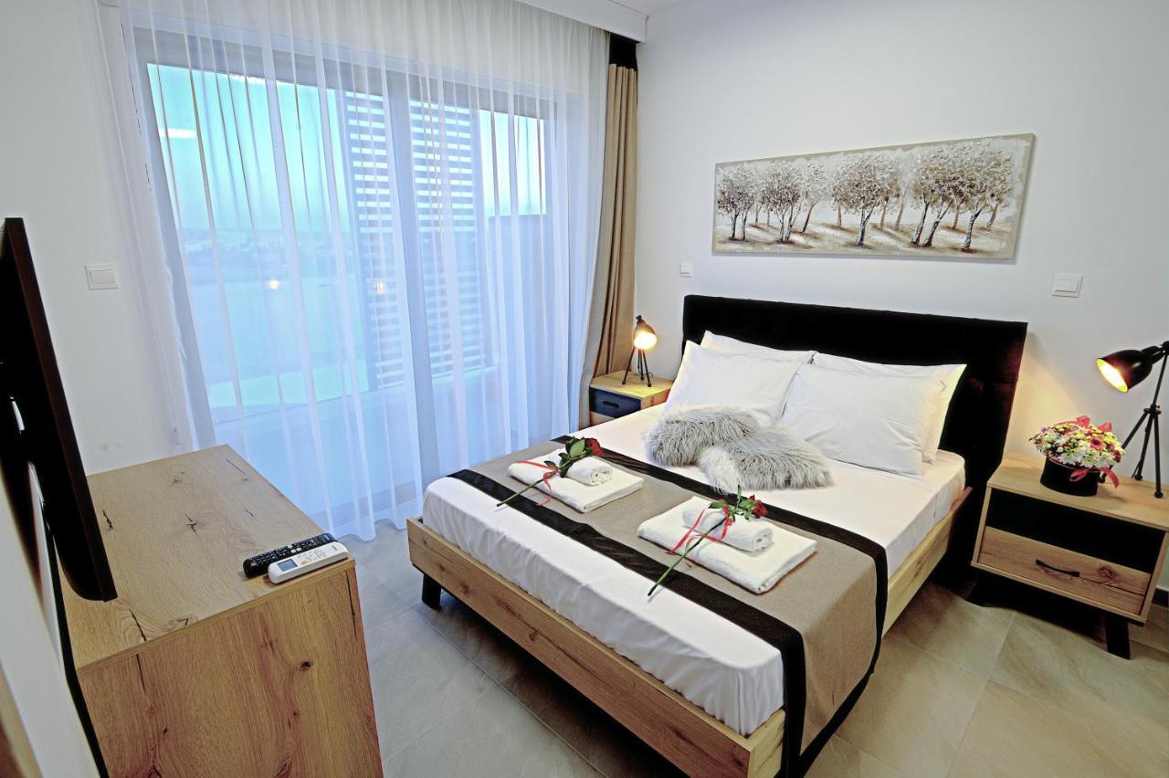 Golden Tree Apartment Paralimni Bagian luar foto