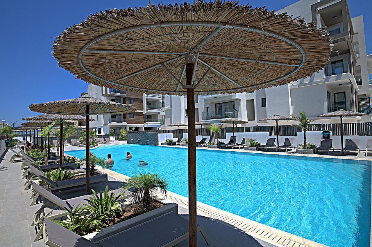 Golden Tree Apartment Paralimni Bagian luar foto
