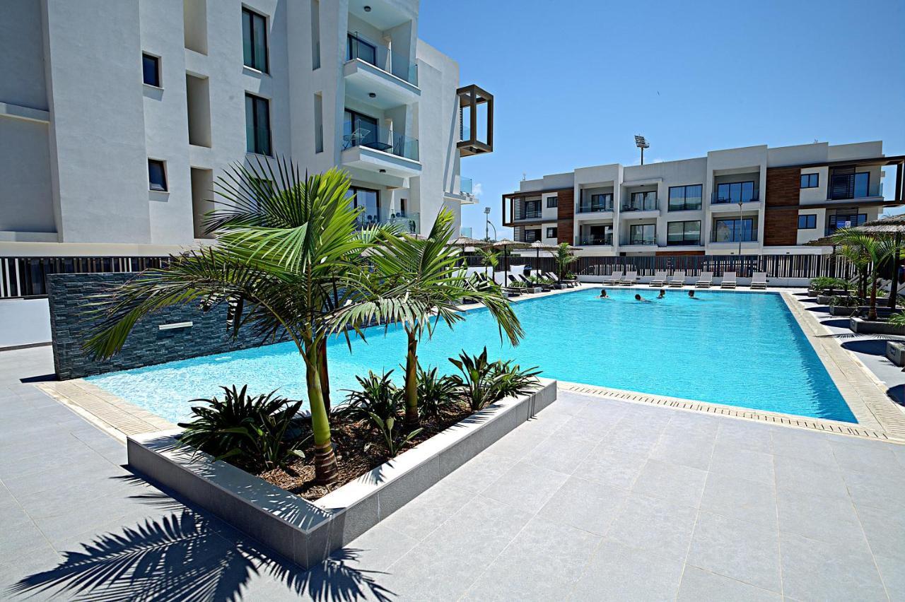 Golden Tree Apartment Paralimni Bagian luar foto
