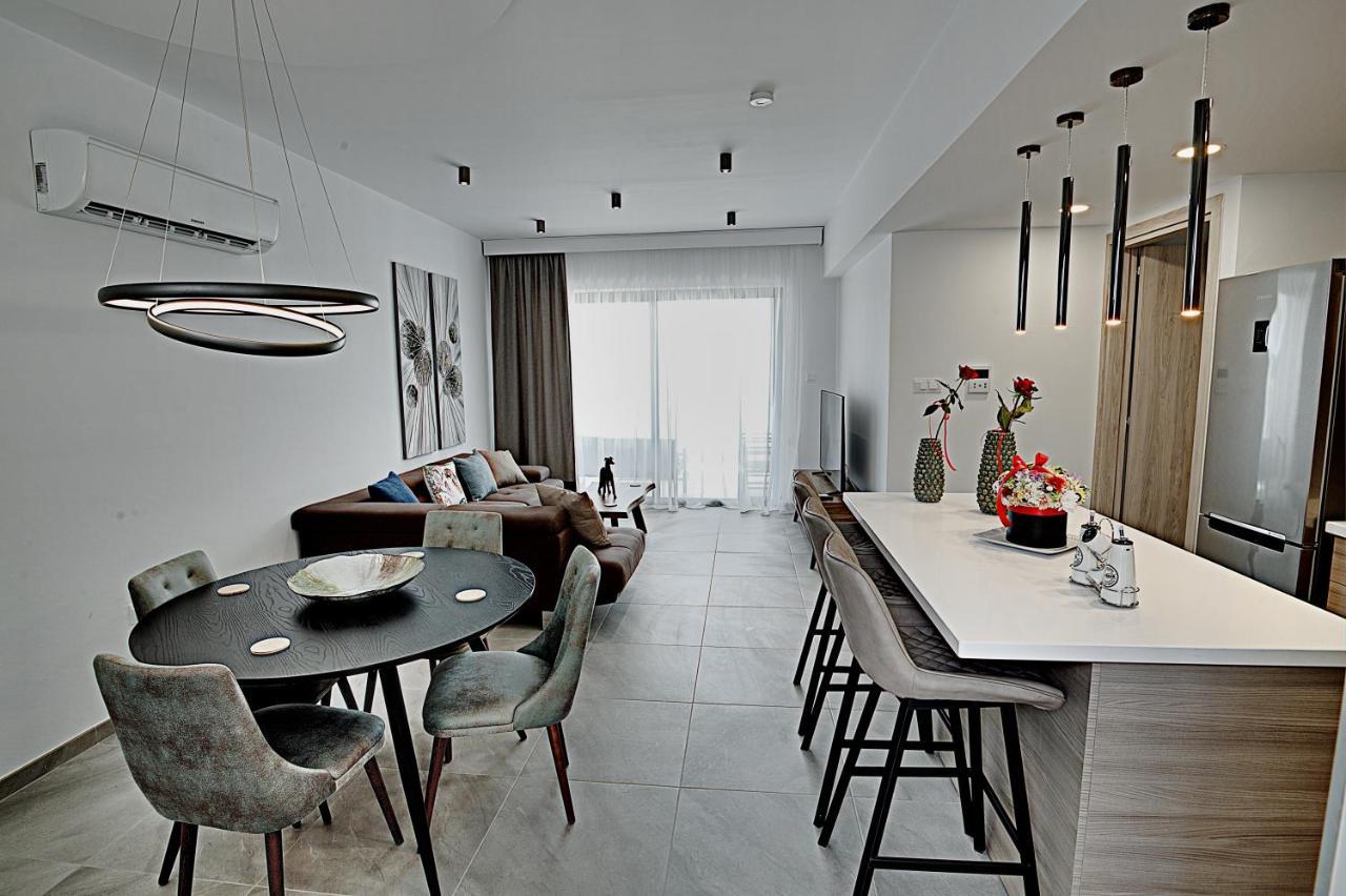 Golden Tree Apartment Paralimni Bagian luar foto