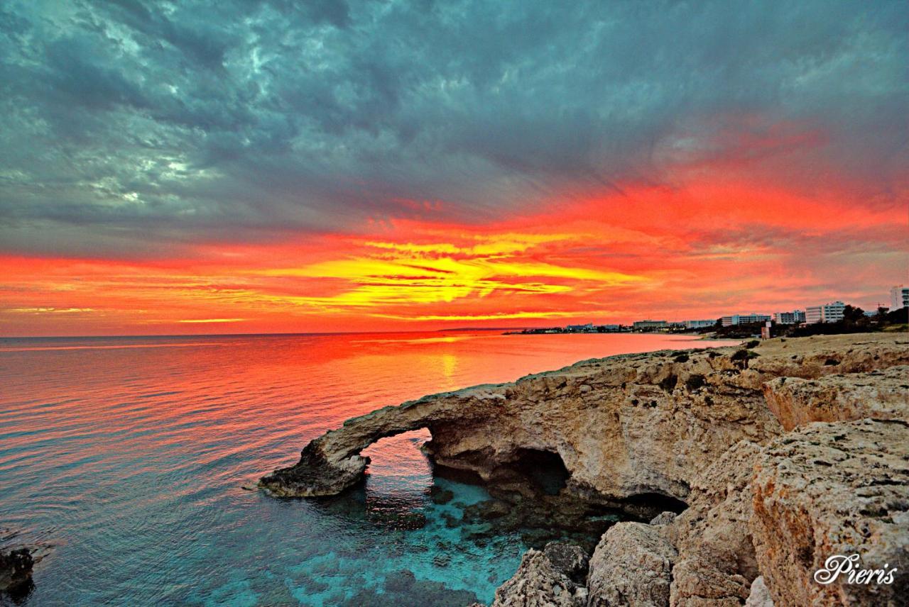 Golden Tree Apartment Paralimni Bagian luar foto