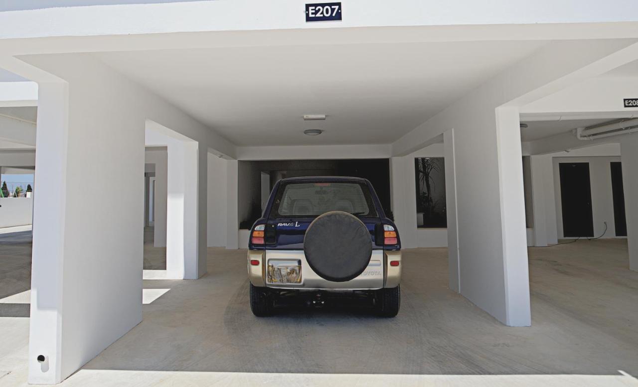 Golden Tree Apartment Paralimni Bagian luar foto